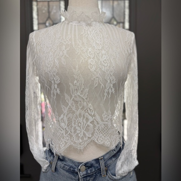 Women’s Elegant White Victorian Style Neckline Lace Top Size L - Picture 1 of 8
